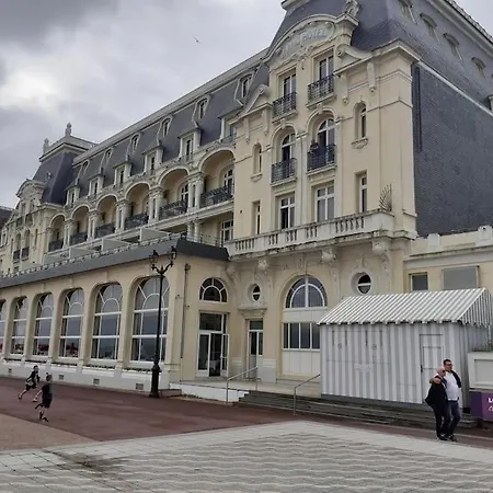 Centre Rue De La * Cabourg
